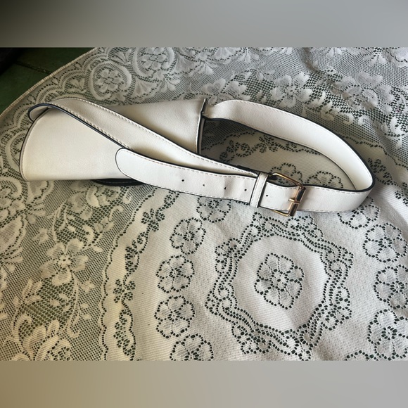 Charlotte Russe ::  Envelope Belt Bag - Picture 6 of 14